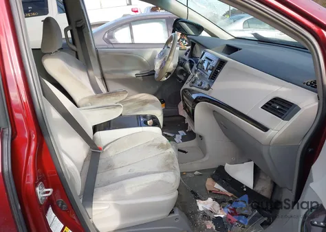 2012 Toyota Sienna Le 7 Passenger z USA, uszkodzony, nr VIN 5TDJK3DC9CS038686